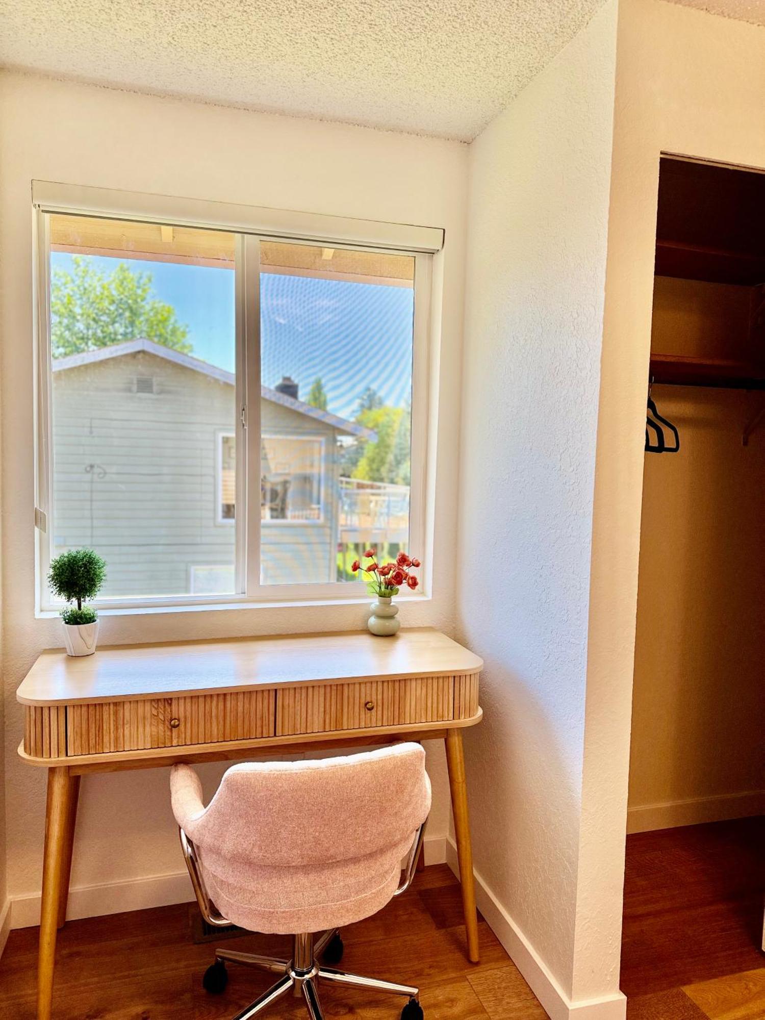 Besa Homestay Near Beach And Seatac Airport - Shared Bathroom With Max 2 Guests Des Moines Exterior foto
