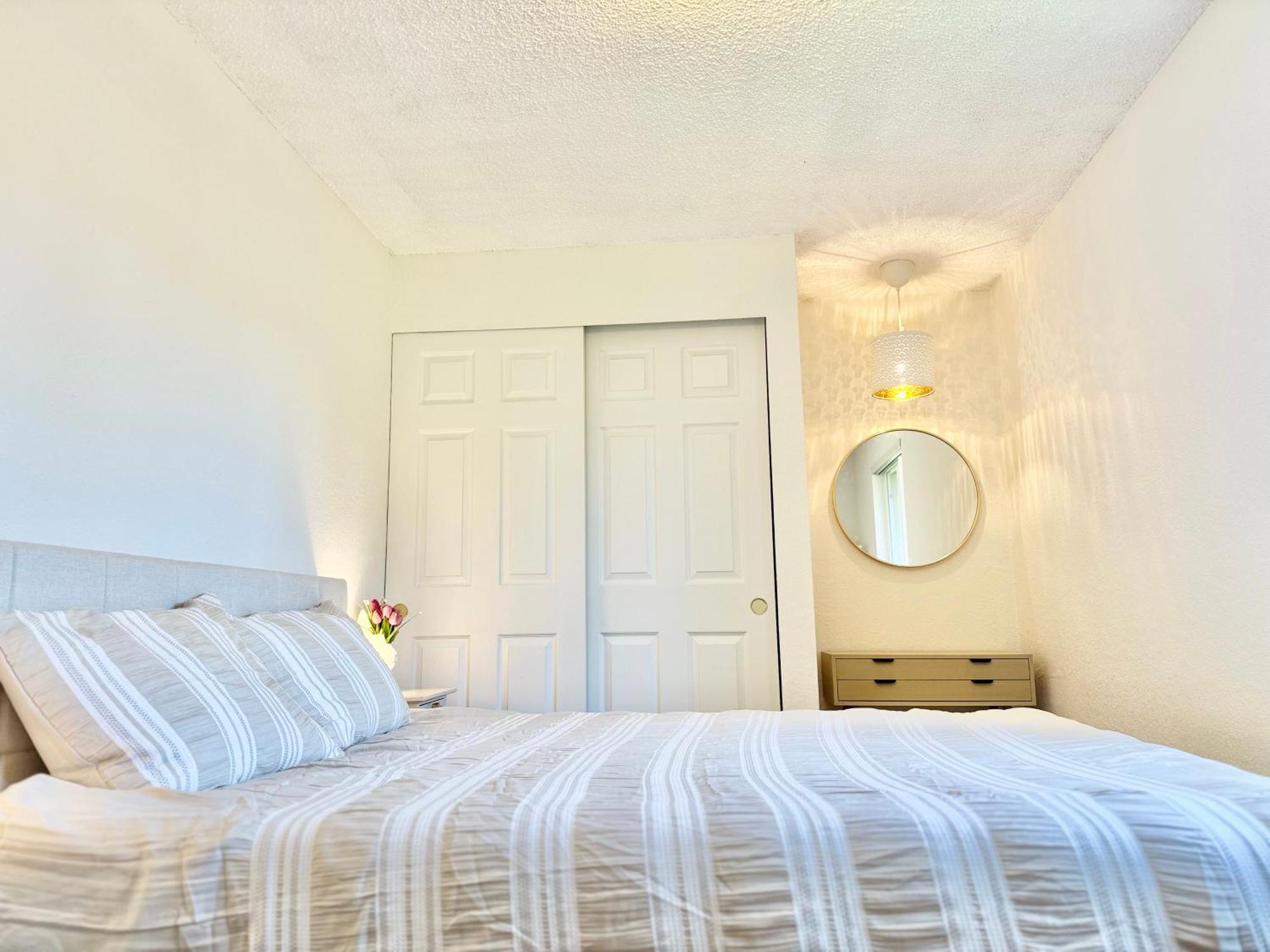 Besa Homestay Near Beach And Seatac Airport - Shared Bathroom With Max 2 Guests Des Moines Exterior foto
